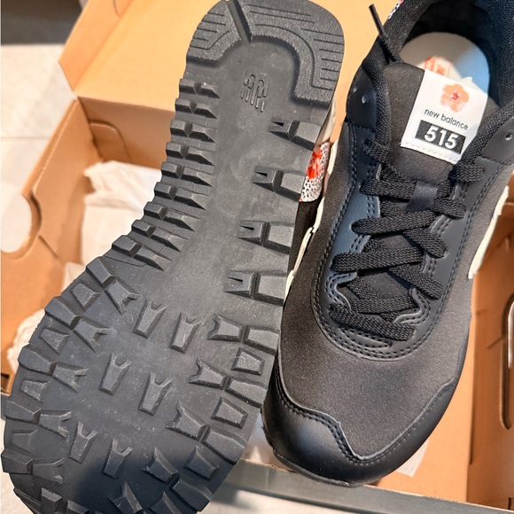 New Balance 515 Women's Black and Floral Sneakers, brand new - Picture 2 of 6